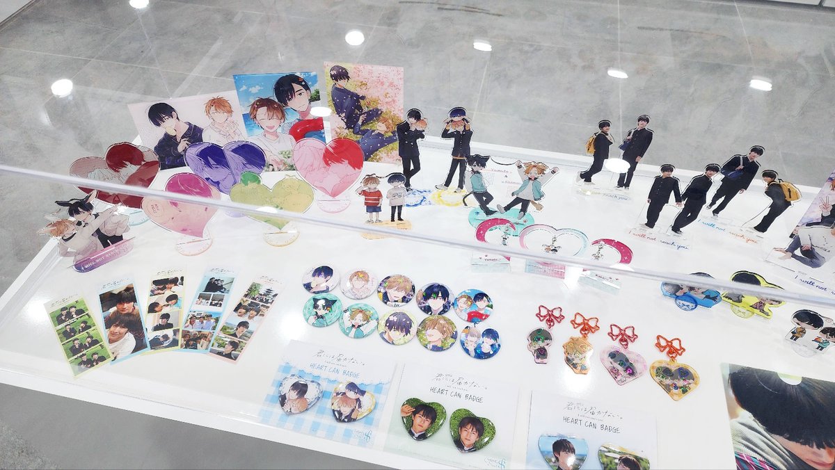 limition_pick's tweet photo. #너에게는닿지않아. × LIMITION
🏫POP-UP STORE 현장 스케치

「너에게는 닿지 않아.」 팝업스토어! 풋풋한 두 사람의 모습이 가득한 현장 공개🩵
작품의 여운을 느낄 수 있는 포토존이 곳곳에👀
놓치지 말고 확인하세요!

🗓️운영 기간 : 2024.08.30(금) - 09.22(일)

#리밋션 #LIMITION #굿즈 #팝업스토어 #한정굿즈
#君には届かない。 #키미나이 #BL만화 #BL드라마 #홍대팝업