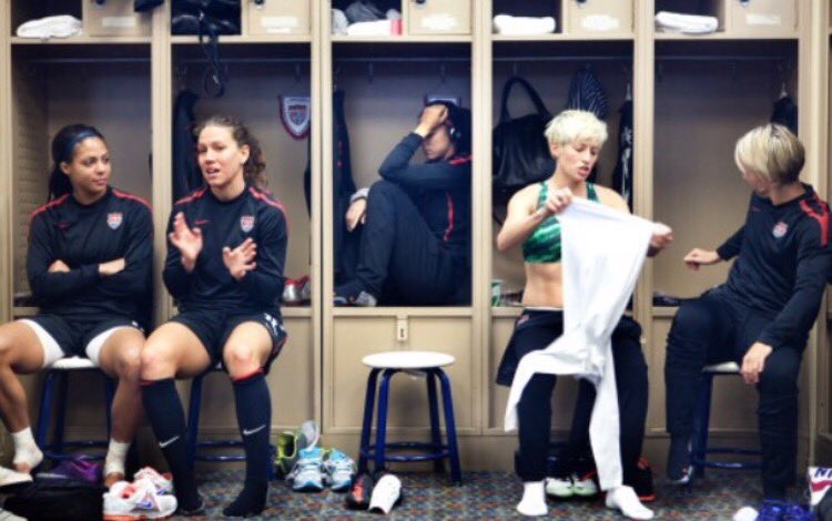adorawoso's tweet photo. One of my favorite sports/alex photos of all time https://t.co/gbxh0lZ4sG