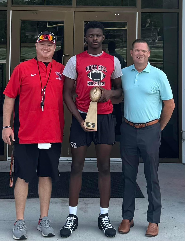 Lady_PMona's tweet photo. Congratulations @jbgonemia … Winner of Kevin Bonnette, State Farm, Jefferson County Player of the Week and the Benjamen Redix Project Beast of the Week awards!   Keep Grinding!! https://t.co/c2VWXqy2ei