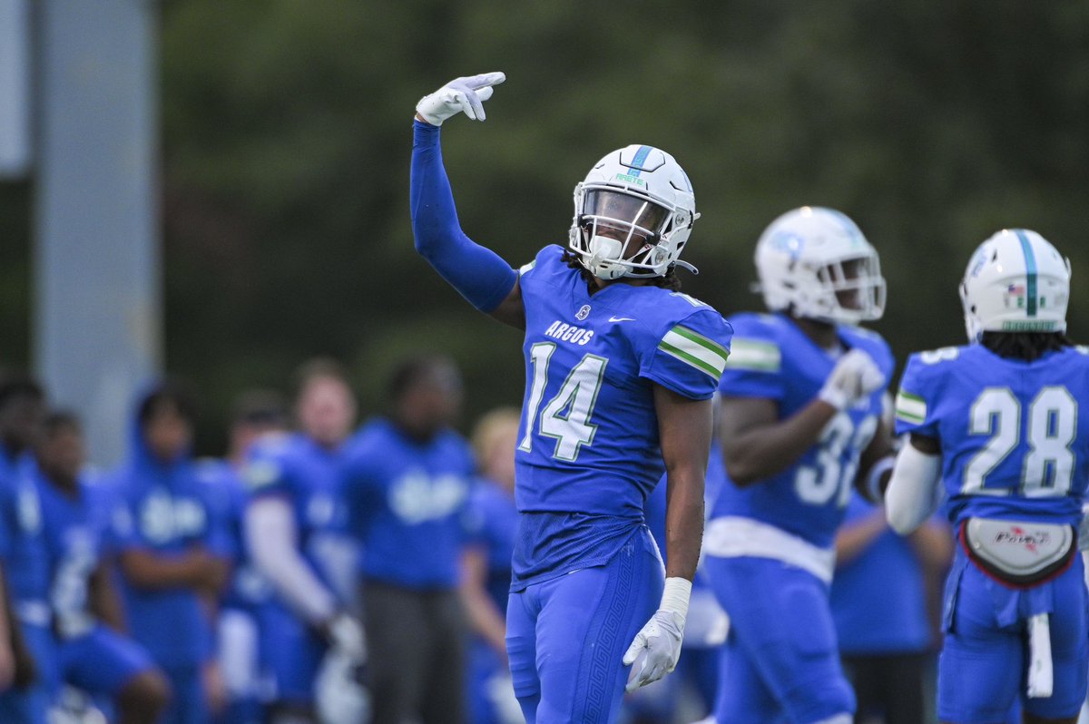 PICK SIX. RALPH ORTIZ. 

Argos lead 38-6 with 2:14 left in the game ❕

#GoArgos #Arete