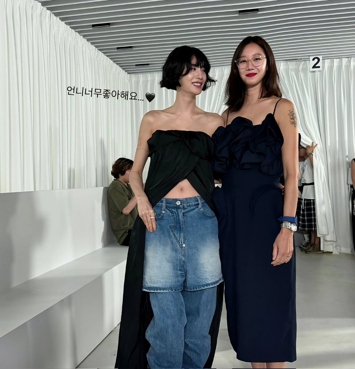 •kdm• NANA DAN GONGHYOJIN YOROBUN 😭

Nana: Aku sangat menyukaimu unnie...