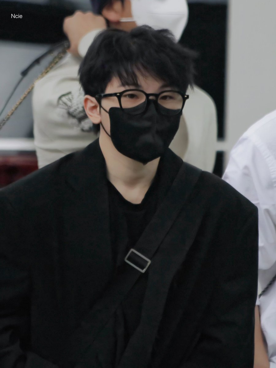이게 어떻게 스물아홉인데..?.???
누가봐도06이지ㅜ이게ㅜ96이라고?
