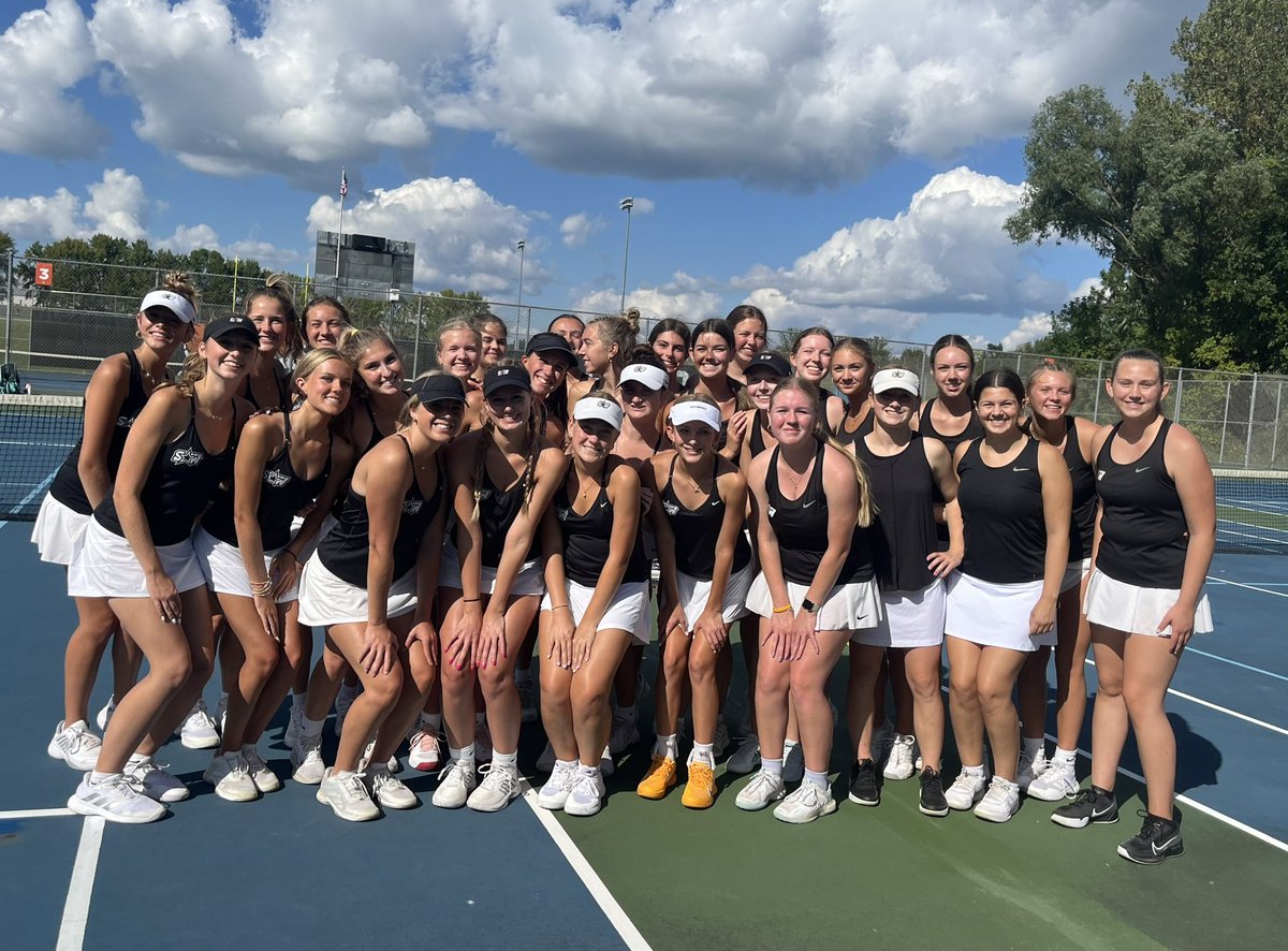 swchstennis's tweet image. Girls varsity Tennis falls short in today’s match against Delano, with just one win @ #2 doubles. Tough matches with solid play! @swchssports