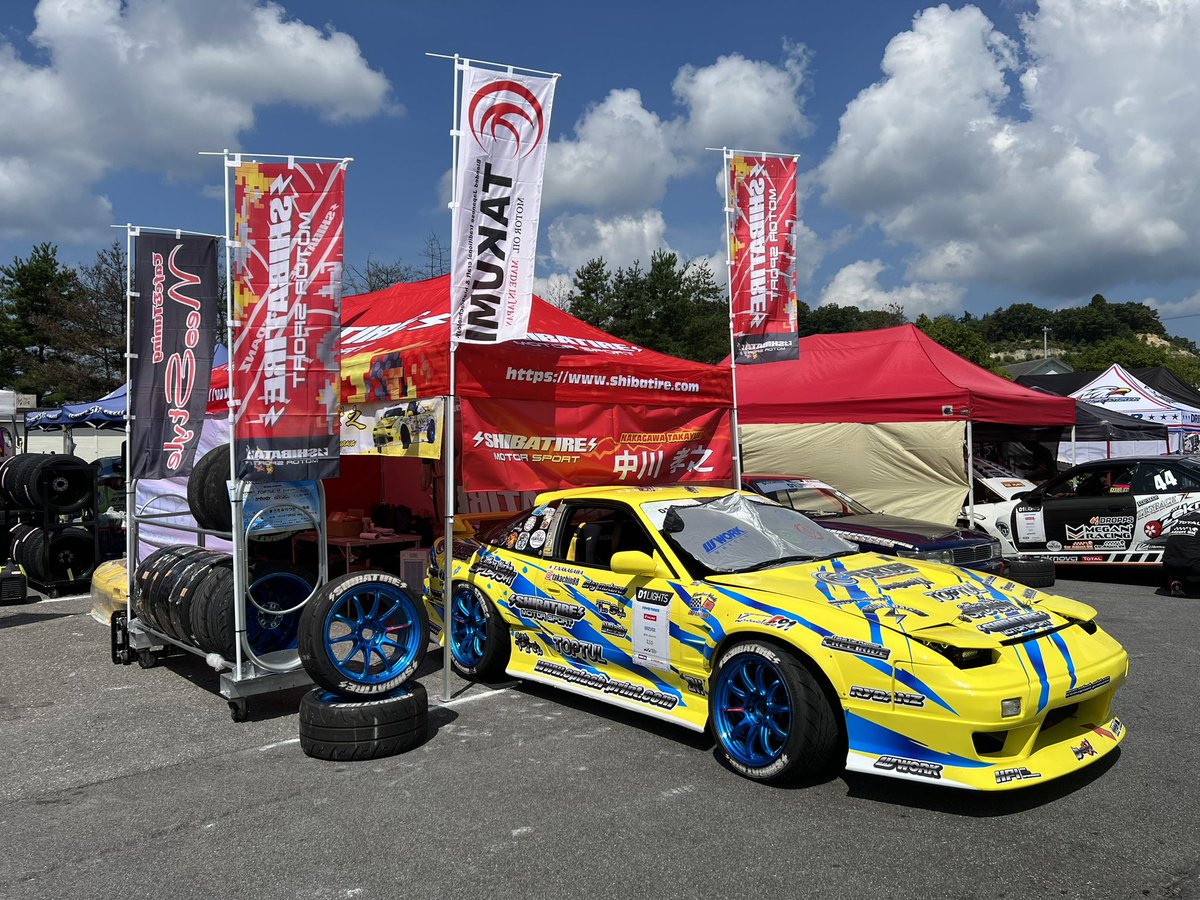 taka_dr's tweet image. ピットの設営、車検、無事に終わりました😊
午後の公式練習走行まで、見学です😆⚡️
#D1LIGHTS
#FREERIDE
#イナズマレーシング
#WORKWHEELSJAPAN
#SHIBATIRE
#projectμ
#TAKUMIOIL
#近江牛のやまぜん
#TOPTUL
#NeoStyle
#HighStandardsuspension
#BRIDE
#ZIEKPOWER
#HPI
#DMAX
#MOZE
#FINS
#TKFILMS