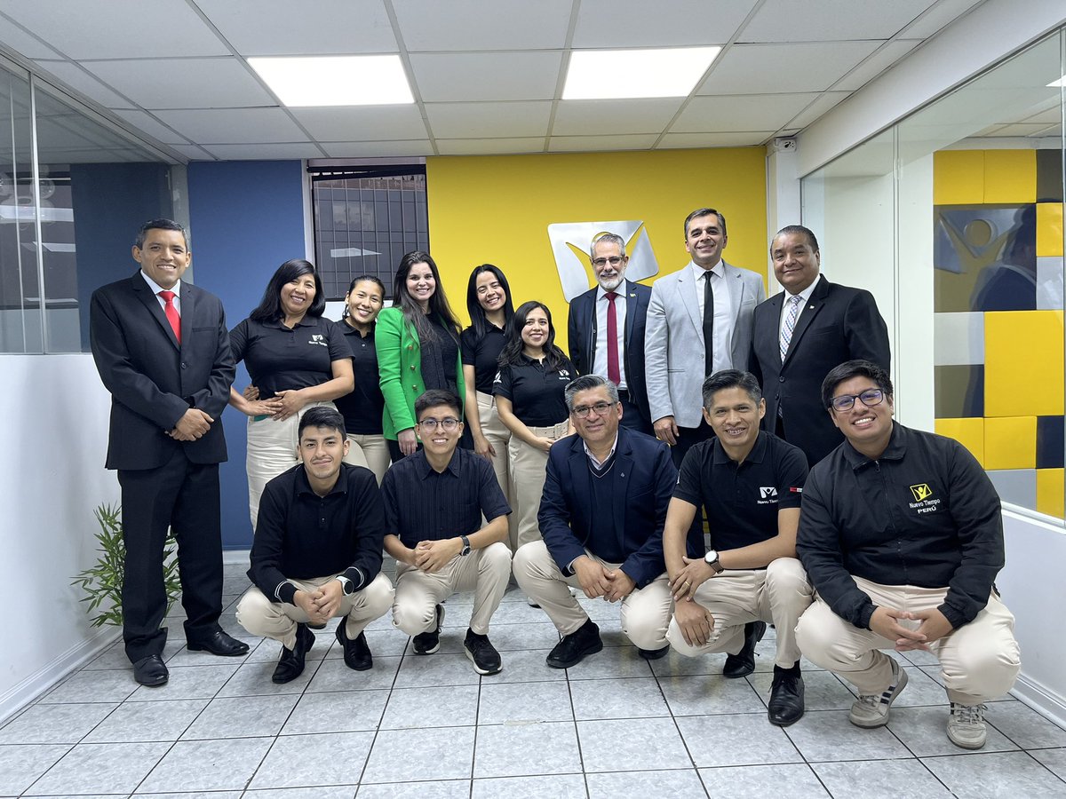 ¡Radio Nuevo Tiempo refuerza su visión de predicar y salvar! 📻💛

En el marco de la visita de los líderes de la Red Nuevo Tiempo Sudamérica, nuestros locutores y productores radiales recibieron un apreciado reconocimiento por los grandiosos resultados obtenidos hasta ahora. 🎉✨