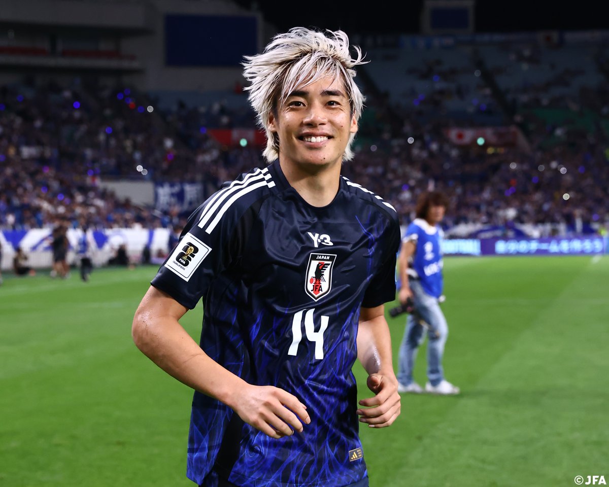 🔹𝗦𝗔𝗠𝗨𝗥𝗔𝗜 𝗕𝗟𝗨𝗘🔹 勝利後のスマイルをお届け🤩✨ #伊東純也