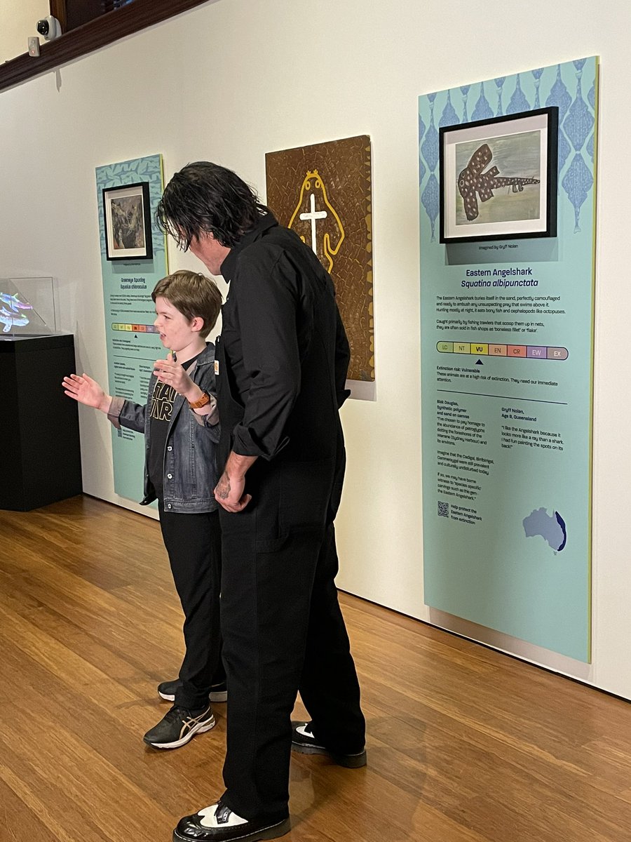 Great to see kids explaining their art to like-minded professional artists at the <a href="/AustMarConsSoc/">Australian Marine Conservation Society</a> shark exhibition today. <a href="/MEG_MQ/">Marine Ecology Group</a> <a href="/ElasmoBro/">Dr Leonardo Guida</a>