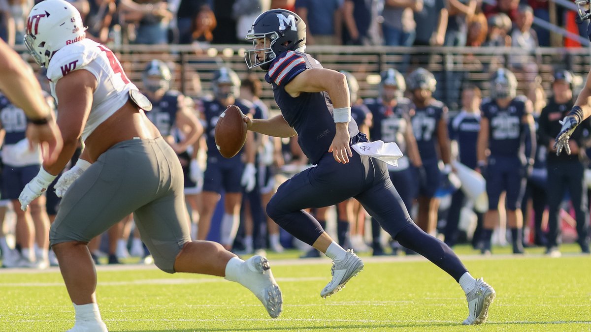 Strong start to the season for QB1. Evan Foster closes his night 20-30 for 269 yards and a pair of touchdowns.

📸 - Parker Hewett

#HelluvaEngineer