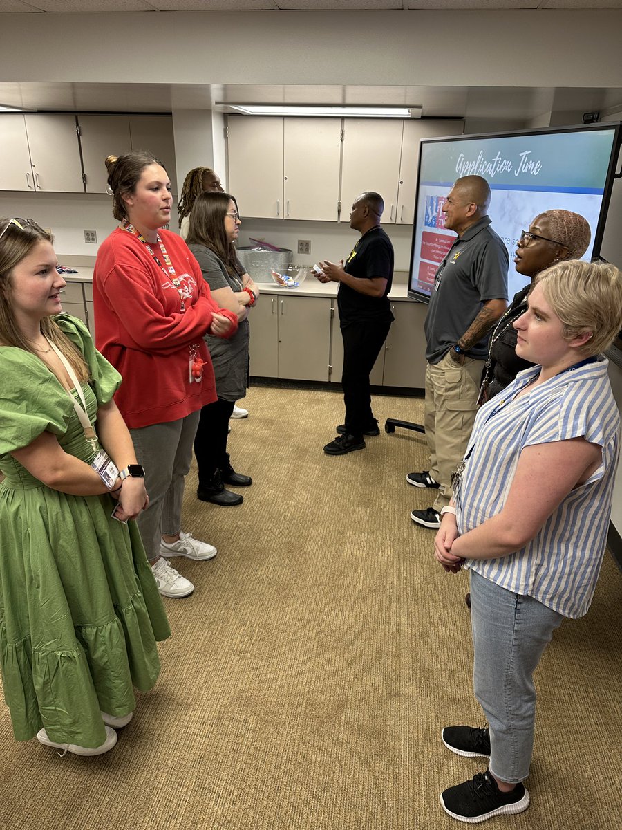 JennGRoach's tweet photo. We love modeling Texas Two Step in our training. Itโs a great way to mix up partners, share our thinking, and get different perspectives. @lead4ward #GPISDLearns https://t.co/3UJZ6n6c0L