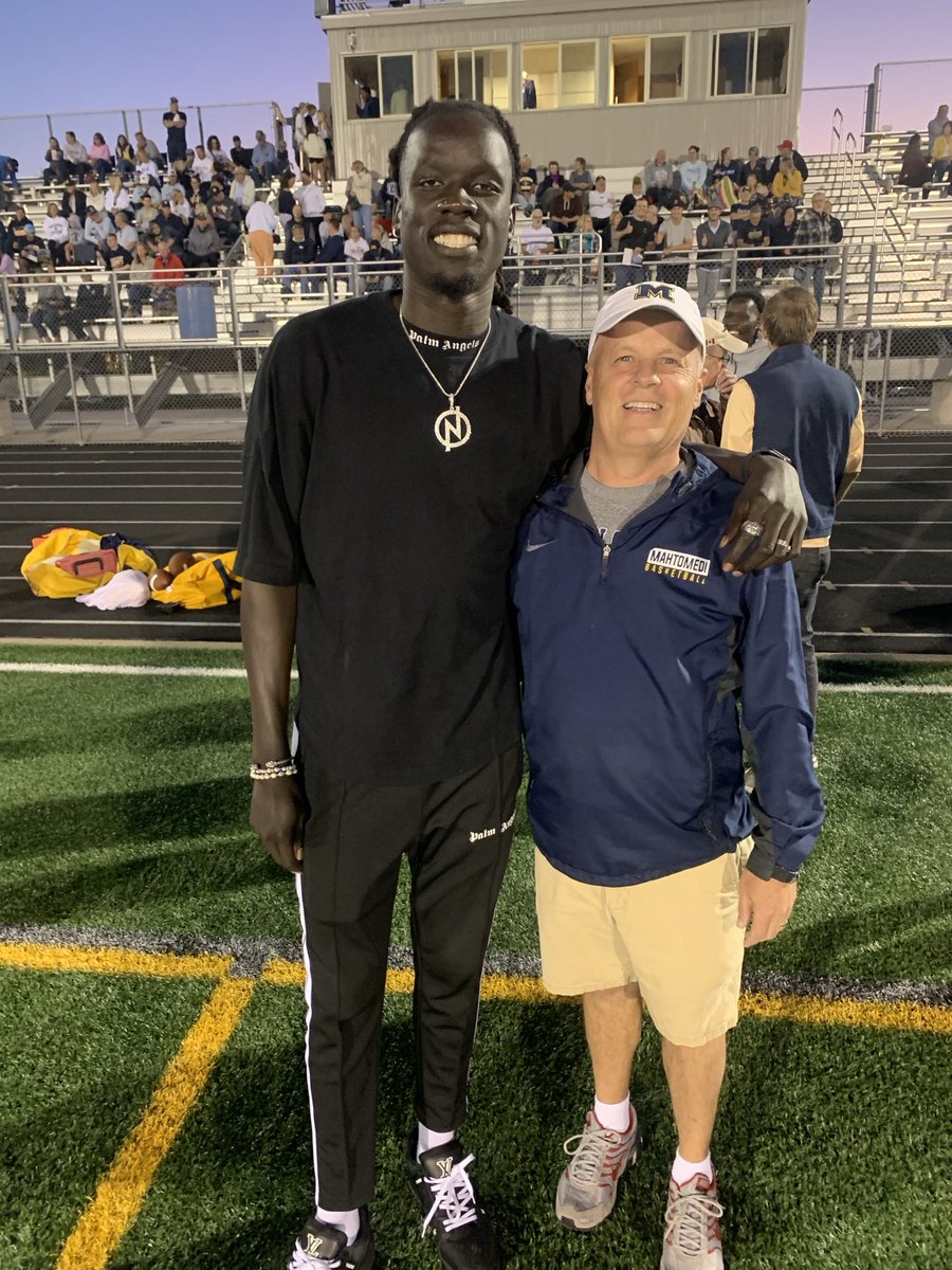 So proud of ⁦<a href="/nuniomot21/">Nuni</a>⁩ and happy to see him recognized for his Olympic success in Paris at the football game tonight.