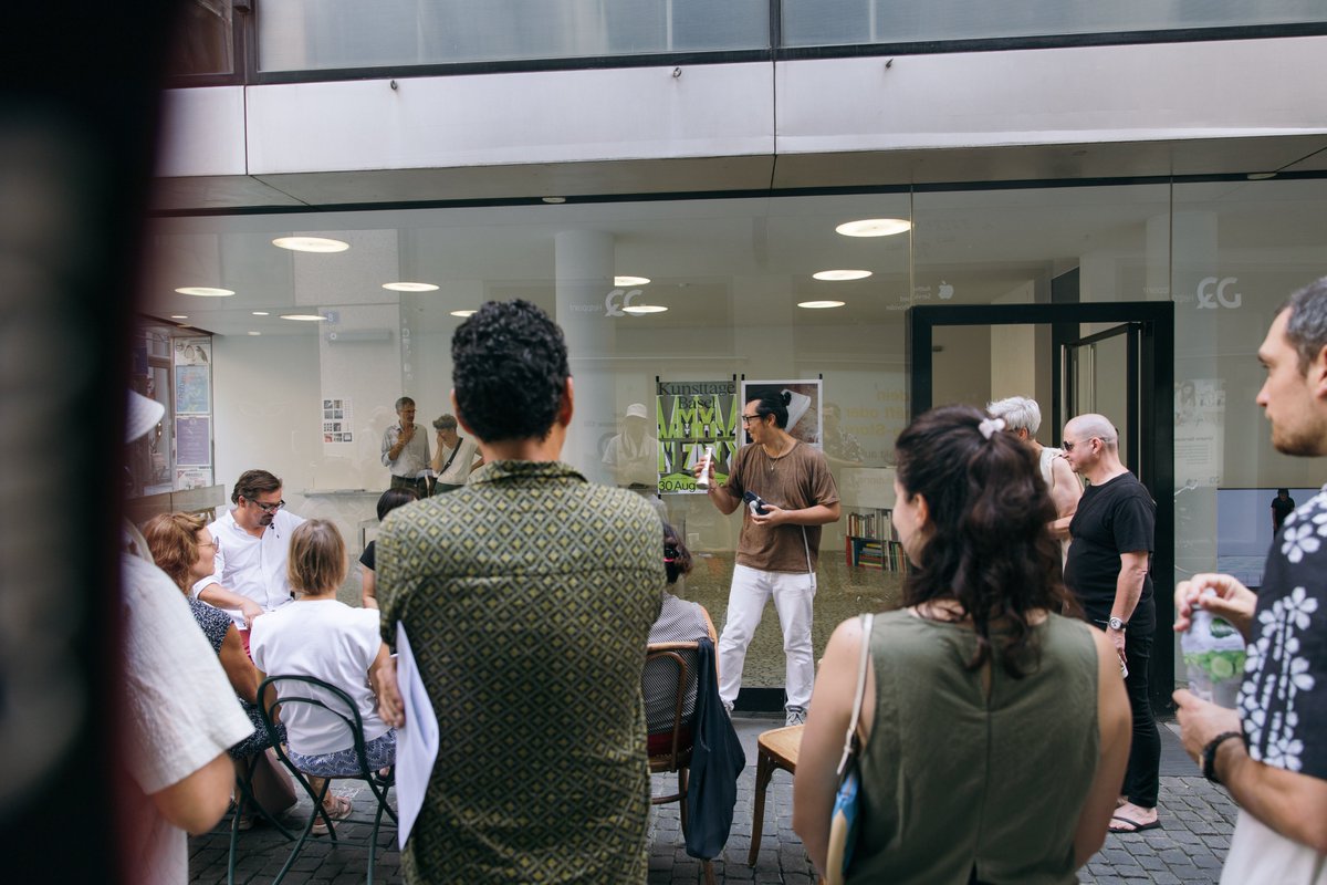 Vor einer Woche starteten die 5. Kunsttage Basel. Wunderschön wars 💚

Fotos: © Damaris Thalmann
1 Atelierhaus Klingental
2 Bolo Publishing 
3 Dock
4 PF25 cultural projects

#kunsttage #kunsttagebasel #basel #thisisbasel