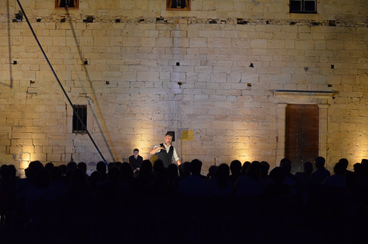 👀 Retour Photos - Été 2024 👀

La Cie Millimétrée et l'Abbaye de Bonnefont ont proposé 2 soirées placées sous le signe du cirque et du patrimoine, fin août. 😍
Les artistes circassien·nes se sont emparé·es des lieux dans une atmosphère poétique e !

⭐️Imaginé par Albin Warette