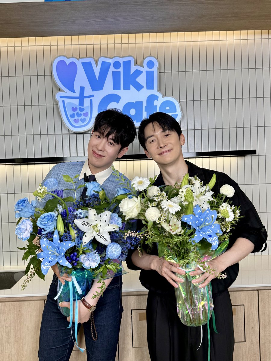 ACOM__official's tweet image. 김준한, 표지훈 | 굿파트너

SBS 드라마 &amp;lt;굿파트너&amp;gt;의 꽃남💐#키다리즈 👬🏻 비키카페에 떴다🐥
이런 키다리 아저씨면 아저씨도 환영입니다🙌🏻

#김준한 #KimJunHan #표지훈 #PyoJiHoon 
#굿파트너 #goodpartner
#아티스트컴퍼니 #ArtistCompany