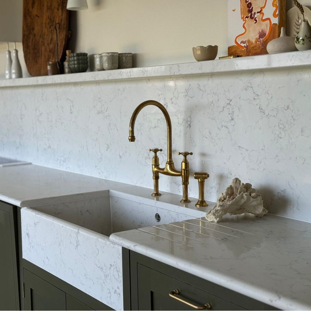 Elevate your kitchen with our exquisite 30mm Carrara White worktops, complemented by a matching quartz sink, splashback, and floating shelf. 

#kitchendesign #kitcheninspiration #kitchengoals #quartz #quartzworktops #quartzshelf #quartzsink #floatingshelf #carrara #carrarawhite