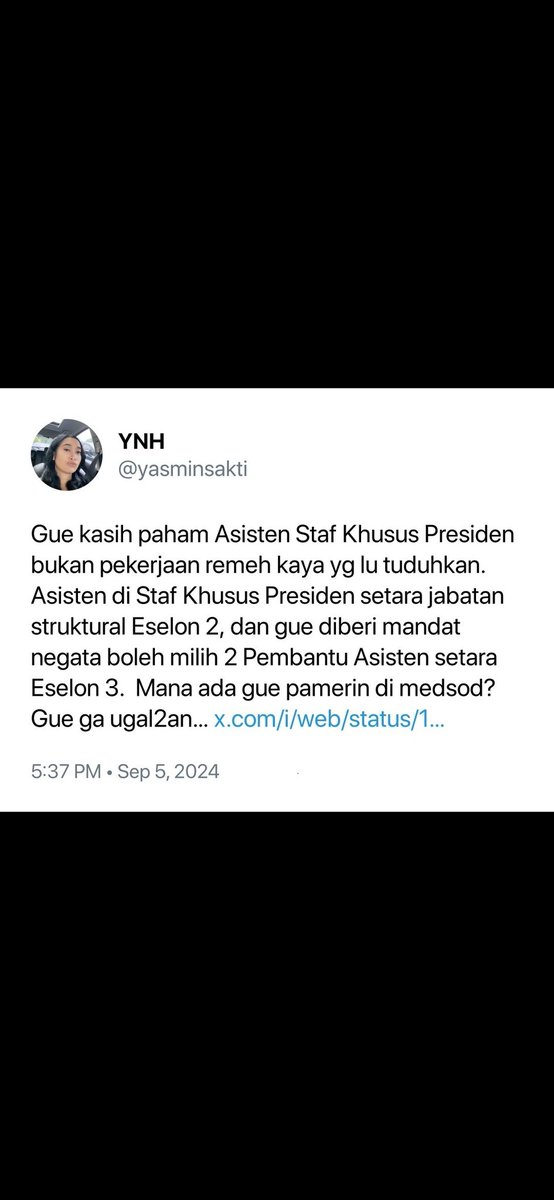 kafiradikalis's tweet photo. ...Bagi yg ketinggalan isu kelakuan asisten stafsus @Jokowi karna akun twitter+IG'y dah "hilang", ini ada SS+SC'y.

Dia klaim:

1. Sbg asisten stafsus presiden
2. Ibu'y penasehat ahli Kapolri
3. Bisa penjarain orang pake opsus

Akun IG+twitter'y public jadi bukan doxxing.. (``,) https://t.co/VnI2imsQlH
