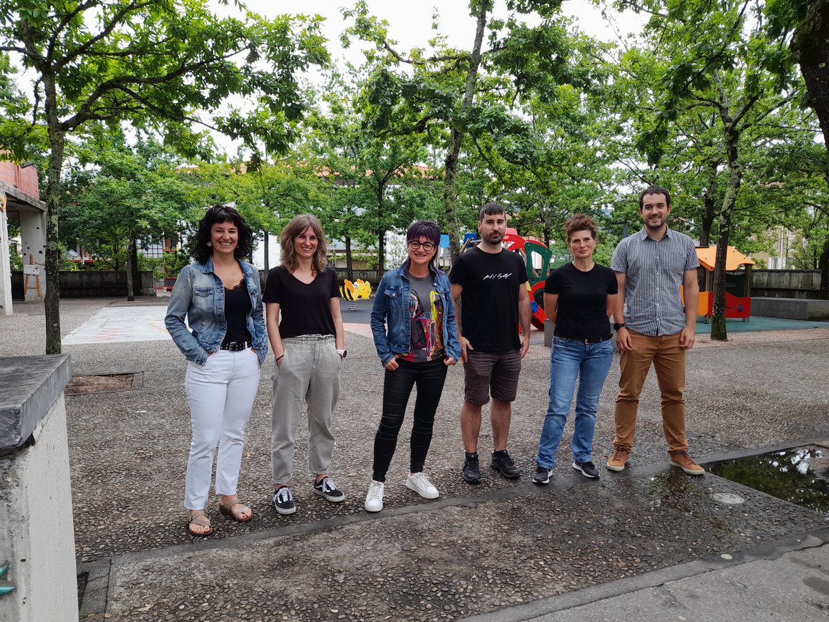 Euskara errefortzu klaseen izen-ematea:
irailaren 9tik 20ra (doan)

Behar baino euskara maila apalagoa duten 6 eta 16 urte bitarteko haur eta nerabeentzako saioak, eskolaz kanpo euskara barneratu eta sendotzeko modua izan dezaten.

Albistea: labur.eus/LdOhL