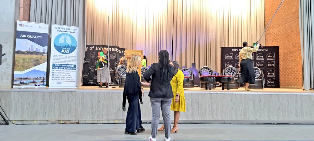 CityofJoburgZA's tweet image. This year's #CleanAirJozi theme is 'Invest in clean air now' #CleanAirNOW 💨

➡️ Investing in clean air is critical to boosting health, cutting emissions, enabling sustainable economic development, and reducing poverty and equality.
 
@BreatheCities
#CleanAirWeek 
#BreatheCities…