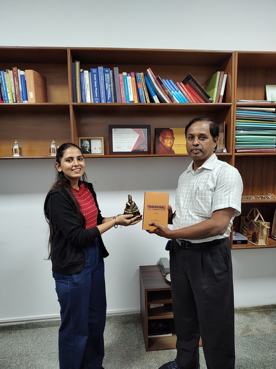 QuantumMatLab's tweet image. &quot;நீங்கள் அறியாமை இருளை அகற்றும் ஒளி போன்றவர்கள். உங்களது வழி காட்டும் கண்கள் இல்லையெனில் குருடர்களாக அலைய வேண்டியது தான்&quot;
&quot;You are like the light that removes the darkness of ignorance. Without your guiding eyes, we would have wandered like the blind&quot;
#Teachersday @sundalatha