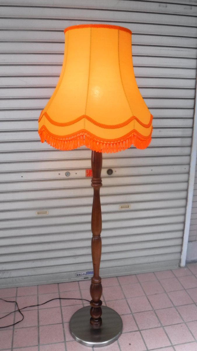 ネットショップに商品を9点掲載しました。
amastore.base.shop

当店では昭和レトロな買取も行っております
メールやLINEで画像を送り頂ければかんたんに査定致します！
近郊なら内容により出張買取も対応しております
#昭和レトロ
#古道具
#下北沢
#レトロ照明
#ビーズのれん
#壁掛け扇風機