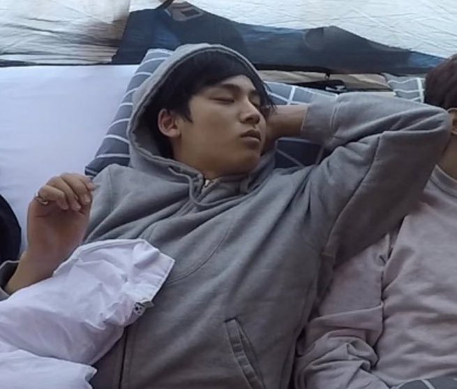 mingyujaan's tweet photo. mingyu who sleeps in pout😭💗😭💗 https://t.co/zYVRBEttWQ
