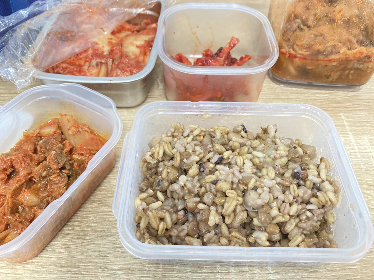 Single_Dining's tweet photo. 20240906

잡곡밥(현미 귀리 카무트 렌틸 칙피 압맥)
고추장제육볶음
무말랭이
김치참치볶음
김치
#홍냥_도시락 https://t.co/AzPGzm2Iap