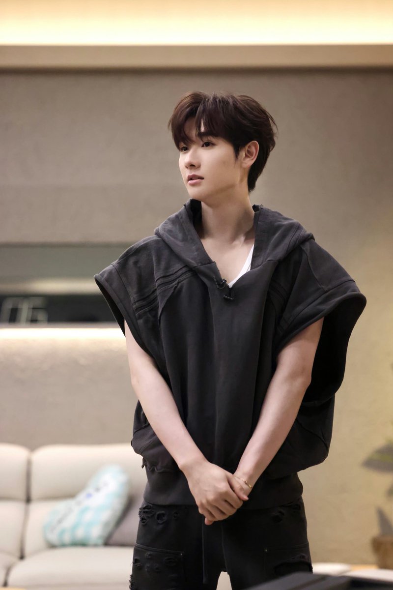 InsightArtistTH's tweet image. #NINE ✖️ #CallMeByFire
ภาพเบื้องหลังความน่ารักของนายในรายการ “Call Me By Fire 4” 📸💕

NNINE ONFIRE EP5
#CallMeByFire4
#披荆斩棘 #披荆斩棘4 
#นายท่านกรชิต #高卿尘 #GaoQingchen