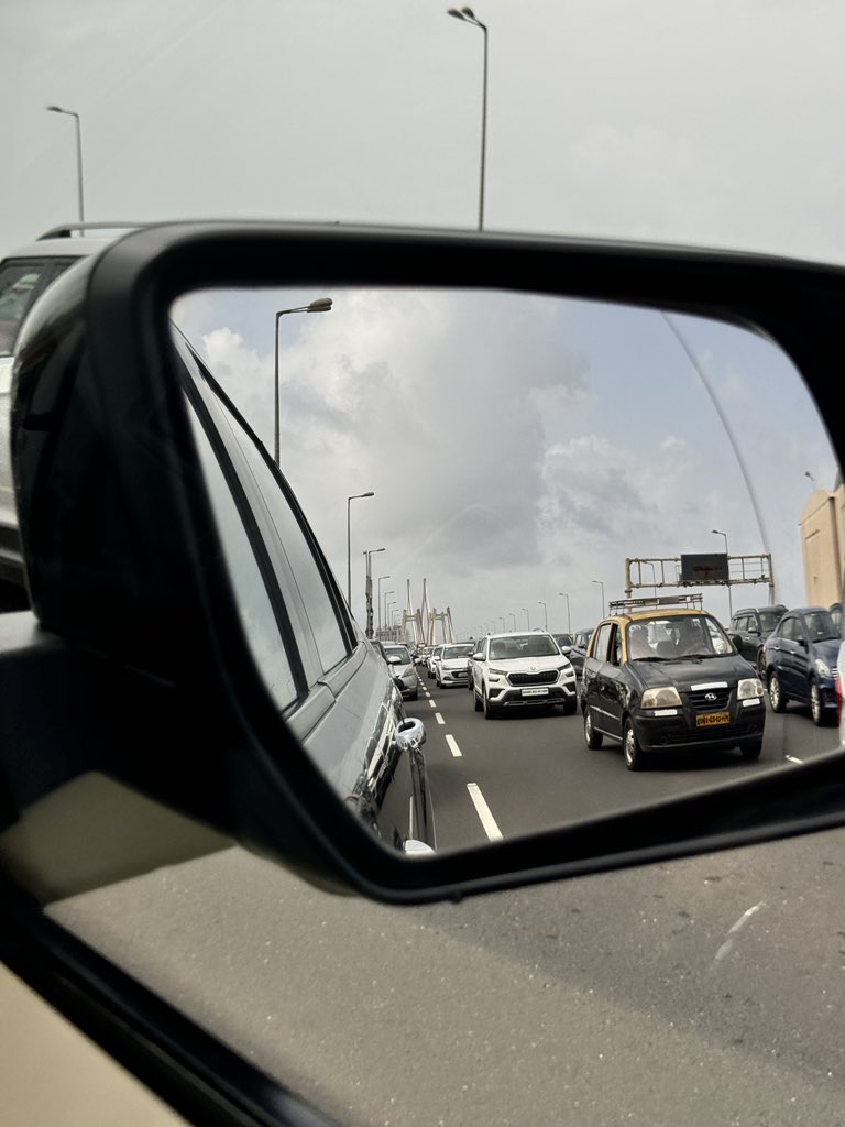 FoodgasmIndia's tweet photo. The joke called #bandraworlisealink .. pay toll to get stuck in traffic.. 20 mins at the end of the toll road .. y can’t they sort out a simple lane problem https://t.co/q9H4bPuYkn