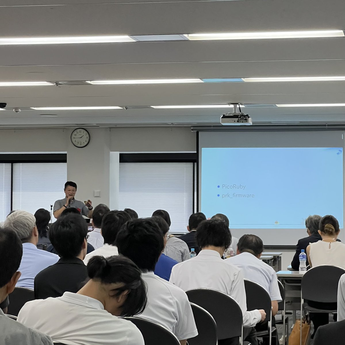 ogomr's tweet image. Ruby協ビジネスフォーラム2024 で 自作キーボードの話してる

#picoruby
#prk_firmware