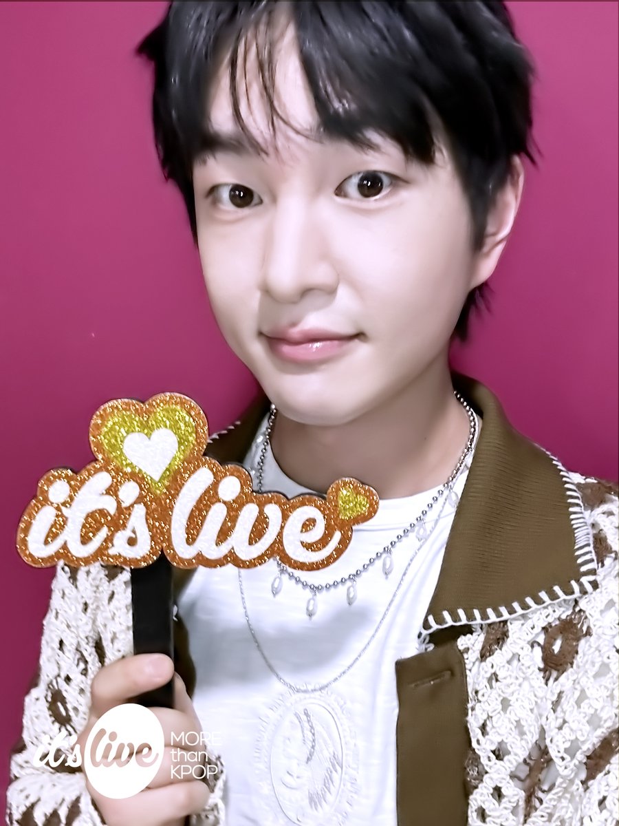 #온유 의 #잇츠라이브 가 잠시 후 5시에 시작됩니다!📸
유튜브 it's Live 채널에서 최초공개로 만나보세요!
‘#매력’ 밴드 라이브 보면서 실시간 채팅 같이 달려요💚

#ONEW - beat drum (Band Ver.)
Premieres on Youtube 'it's Live' Channel at 5PM KST TODAY!