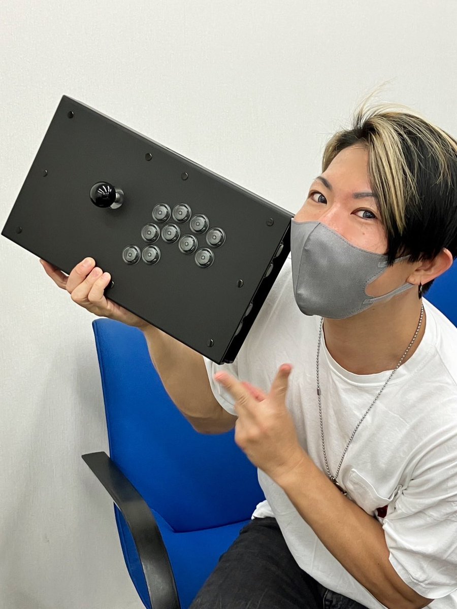PUNK WORKSHOPさんから今日発売のレバー(アケコン)「PWS FS」を頂いた