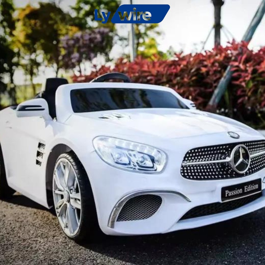 lywire9's tweet image. 🚗💨 Give your little ones the ride of their dreams with the Lywire Mercedes AMG Ride-On Car! 

#Lywire #KidsRideOnCar #MercedesAMG #DualControl #AdventureTime #GiftForKids #OutdoorFun #IndoorFun #HandEyeCoordination #RideOnToys #LuxuryForKids