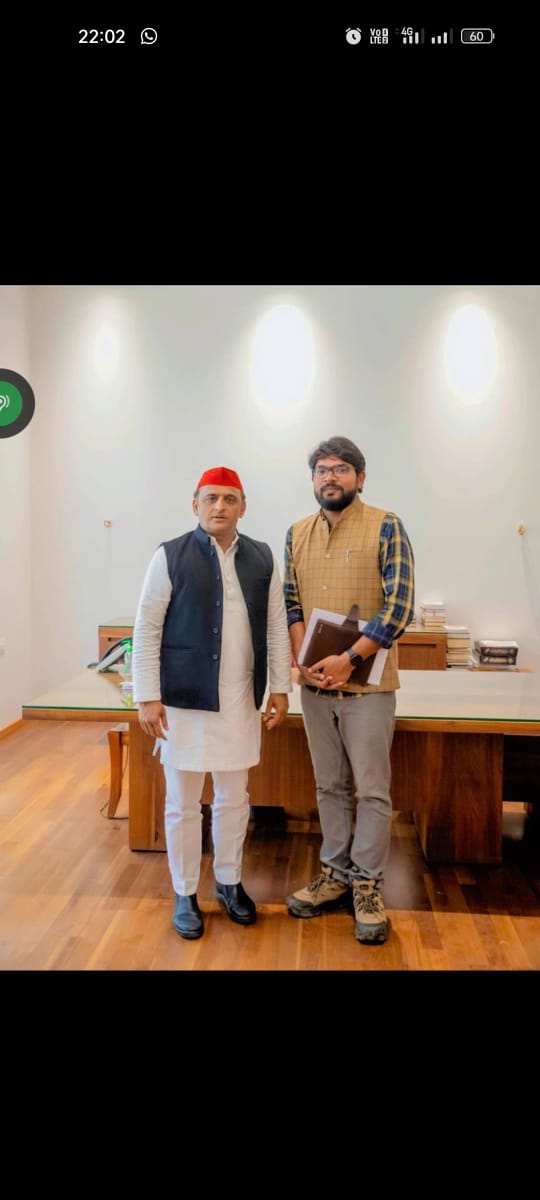 सर देखिए और सोचिए ये जो अनावश्यक रूप से धरना दे करके सत्ता के ऊपर आपके राज्य में अराजकता करके दबाव बनाने का प्रयास किया जा रहा है उसके पीछे कौन है ?
इन्हें शिक्षक बनना है और ये नेताओं का प्रचार करते घूम रहे है लोगों को आरक्षण के लिए भड़का रहे है ।
<a href="/myogiadityanath/">Yogi Adityanath</a> 
<a href="/CMOfficeUP/">CM Office, GoUP</a>