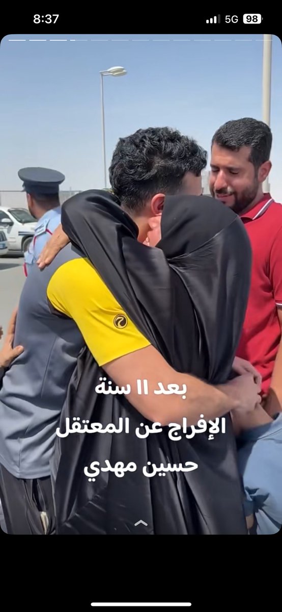 FatiimaHalwachi's tweet photo. سعيدون جدا بمشاهد لم شمل الاهالي ، قرة الاعين والف الحمد لله على سلامة الابطال #البحرين #سجن_جو https://t.co/4mM0KV3K6v