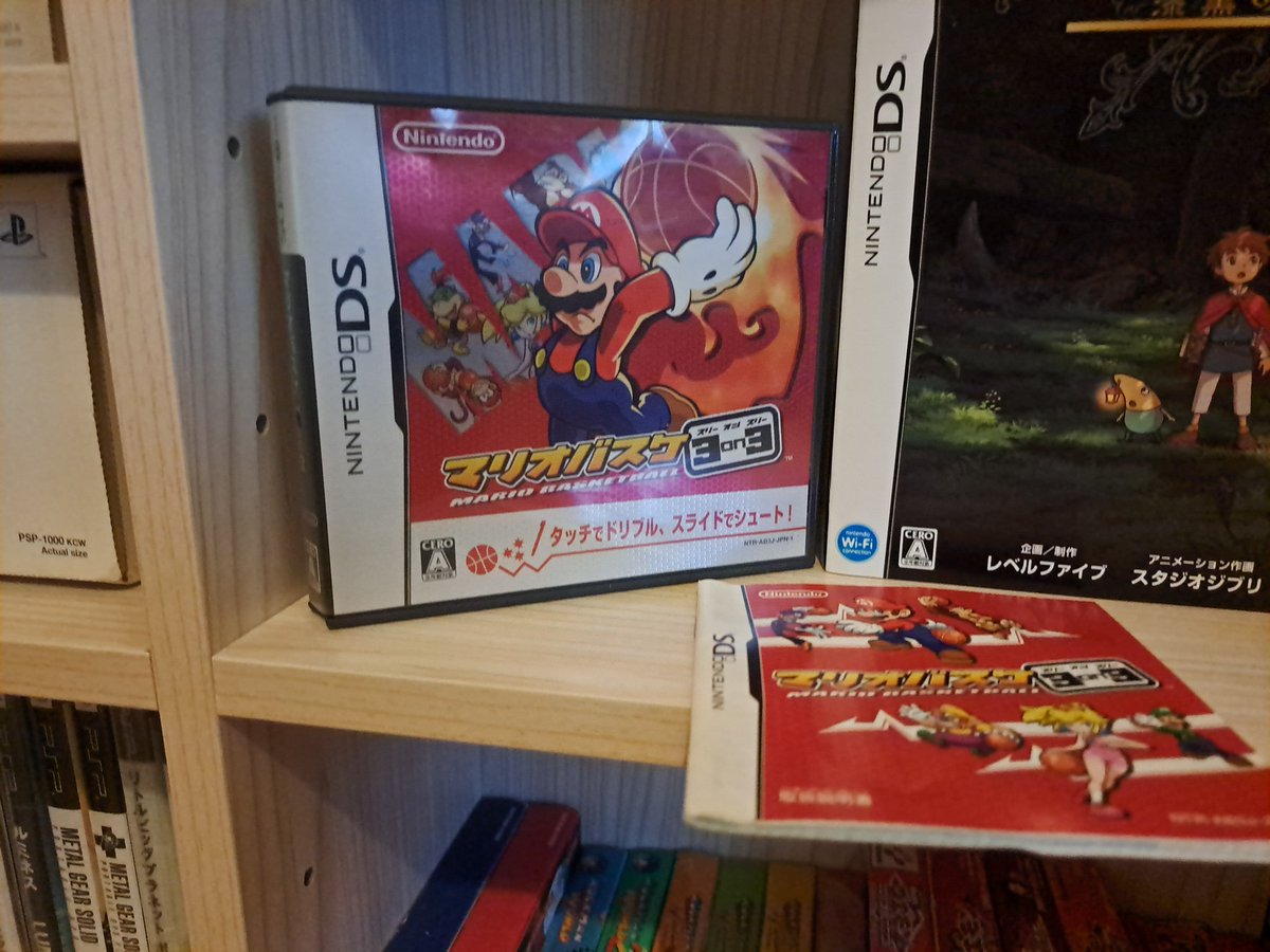 Ce petit #mario basket-ball 3vs3 est une petite merveille d'amusement ! Et je ne le découvre qu'hier, sur les bons conseils de mon frère. Trouvé à 550yens, le jeu est original par son gameplay, beau de part sa réalisation 3D et sans prise de tête! Parfait en attendant AstroBot