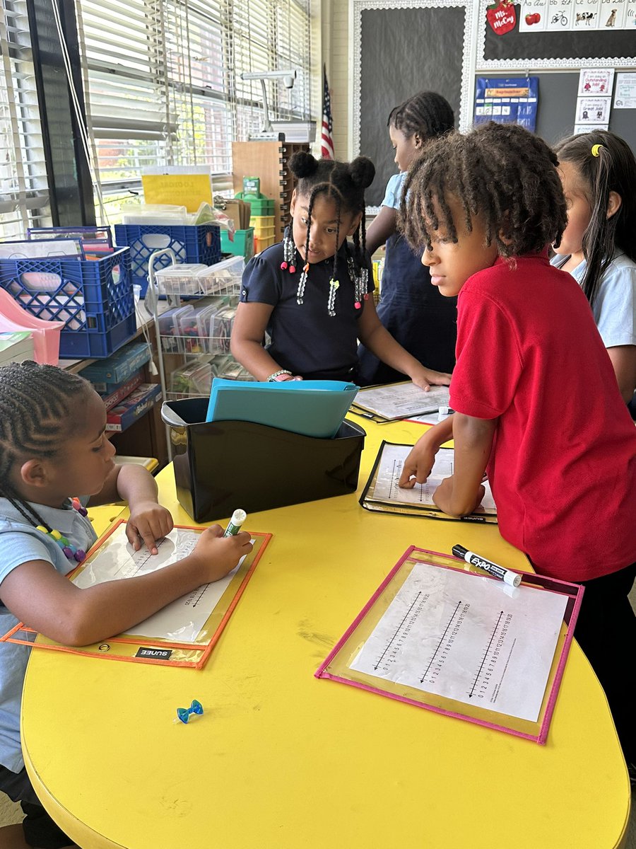 CHES_TAG's tweet image. 2nd Grade Students practicing math stations and rotations! ♥️ 
They are getting the hang of it with Ms. McCoy’s guidance! 
#chesCMcCoy2 #CHESTAG2 #mathstations