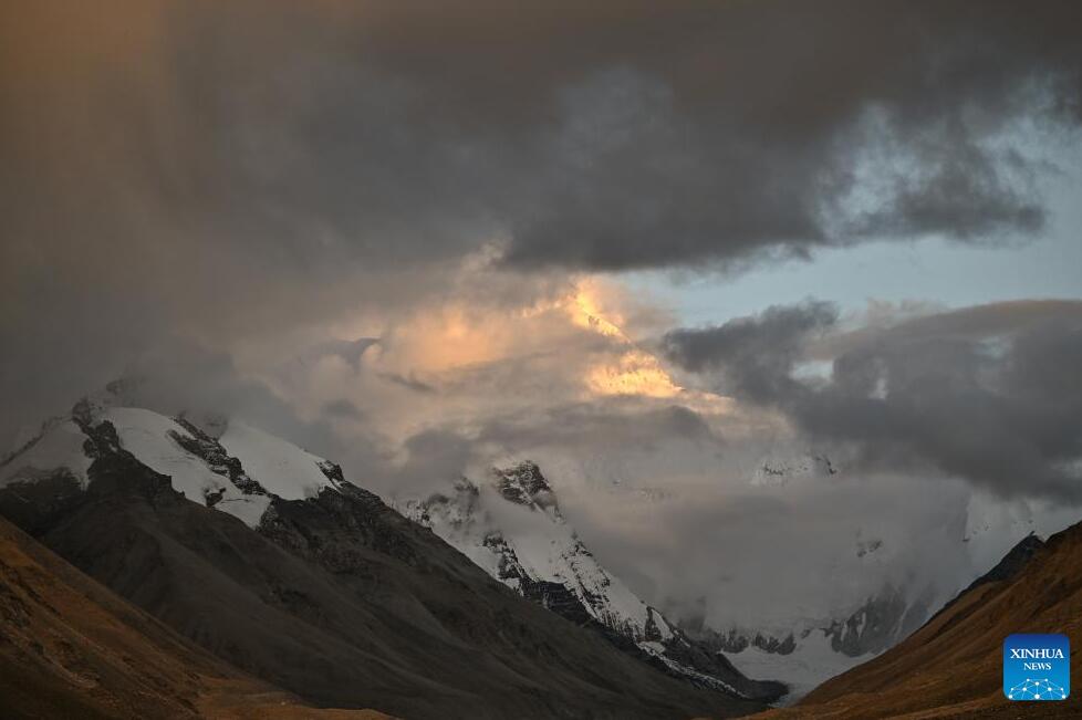 chinaorgcn's tweet image. Scenery of Mount #Qomolangma china.org.cn/photos/2024-09…