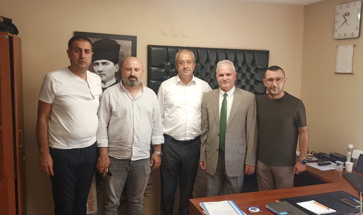 ➡️BTSO 4️⃣3️⃣. Meslek Komitesi (Yolcu ve Servis Taşımacılığı) Meclis Üyemiz Mehmet Karadavut, Komite Başkanımız Hasan Uz, Komite Başkan Yardımcımız Ömer Toker ve Komite Üyemiz Faik Akgöz, Bursa Büyükşehir Belediyesi Zabıta Trafik Denetleme Şube Müdürü Ümit Bulunur’u ziyaret etti.