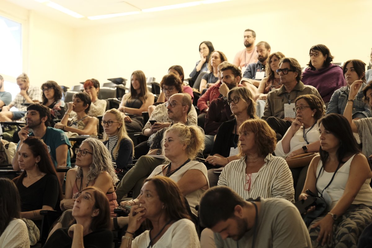 pfi_edu's tweet photo. 🔴Ahir vam donar la benvinguda al nou curs amb la Jornada Pedagògica PFI a l'INEFC de Barcelona. Prop de 400 docents van assistit per compartir experiències i recursos que enriqueixen els #pfiCAT. És un plaer iniciar el curs amb tanta energia i compromís! @educaciocat https://t.co/POJUQkAavW