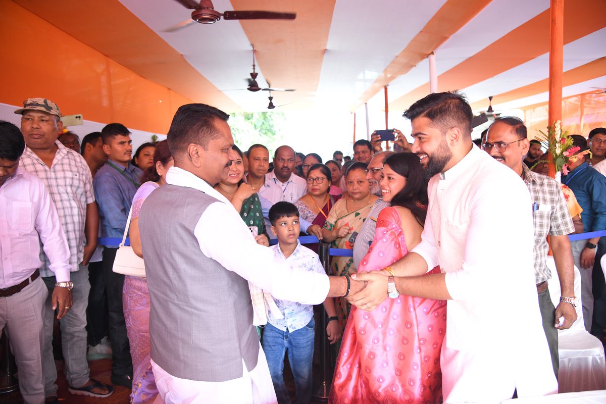 TheAshokSinghal's tweet photo. Shedding the vestiges of colonial rule and honouring the Heroes of Assam!

Glad to join Hon’ble CM Dr. @himantabiswa dangoriya at the naming ceremony of the “Jayanta Dutta Road” (erstwhile Cole Road) in Dibrugarh district, in the august presence of Hon’ble Union Minister Shri @sarbanandsonwal dangoriya.

The road has been renamed in memory of Late Jayanta Dutta, former State General Secretary of @BJP4Assam, a dynamic & courageous leader who was brutally killed by militants in 2001.

We were joined by MLA Shri Prashanta Phukan, Dibrugarh Municipal Corporation Mayor Dr. Saikat Patra and a host of dignitaries & residents of the area.