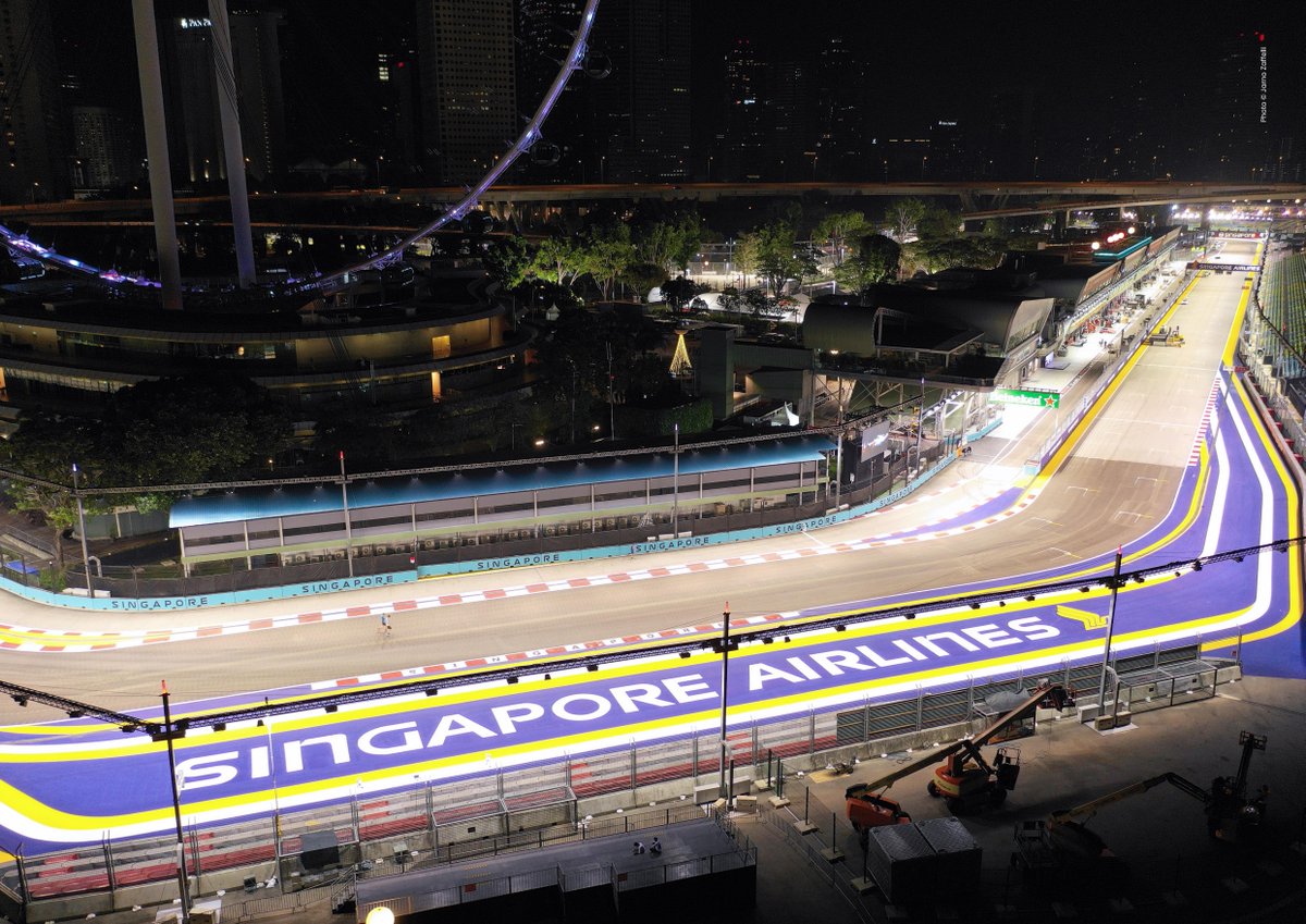 Since the first official night race was held in Singapore in 2008, it's become a highly anticipated event in the F1 calendar. Sign up for our webinar to learn more: signify.co/4d0UyFA #Signify #NightRacing #LightingDesign #F1