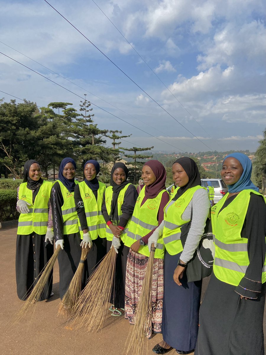 The Faculty of Law, in collaboration with the Law Society and the Guild’s Cabinet, organized a general cleanliness initiative under the theme “A Clean and Healthy Environment for All.”It’s our responsibility to keep the environment clean.