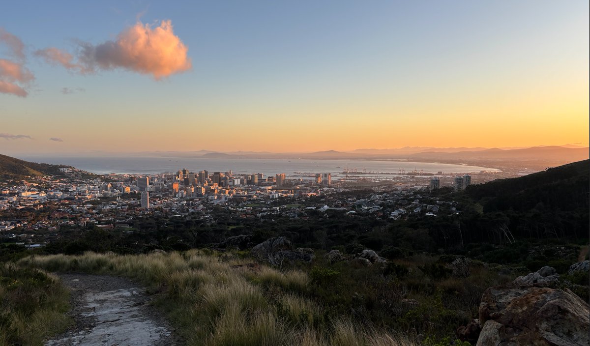 FabLabBU's tweet image. Holy s@#%!! Promoted to associate professor!! And a beautiful day to match the mood...🍾🍾🍾