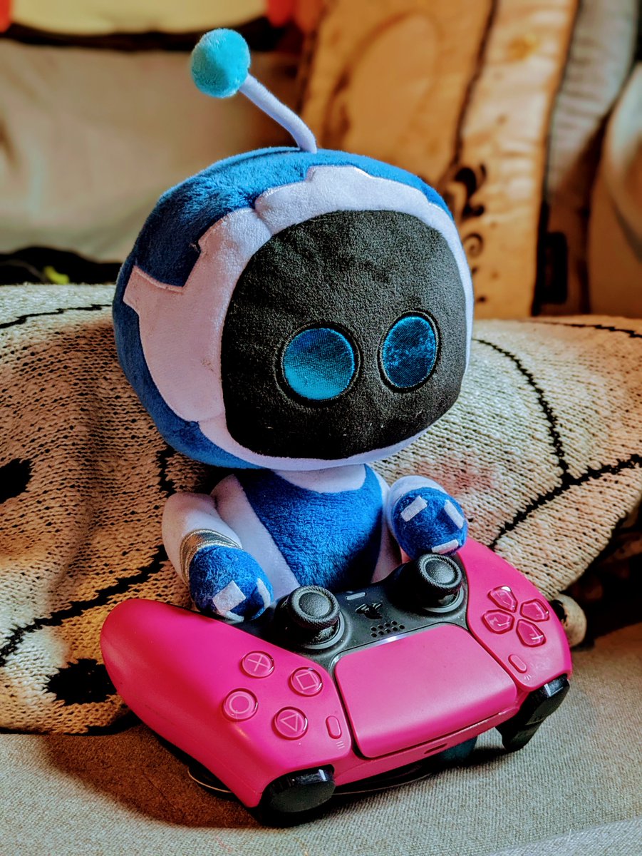 PrincessWhoosh's tweet photo. Leaving Astro Bot on install duty whilst I go to work. 🎉🔥 https://t.co/0bz5WMUoVi