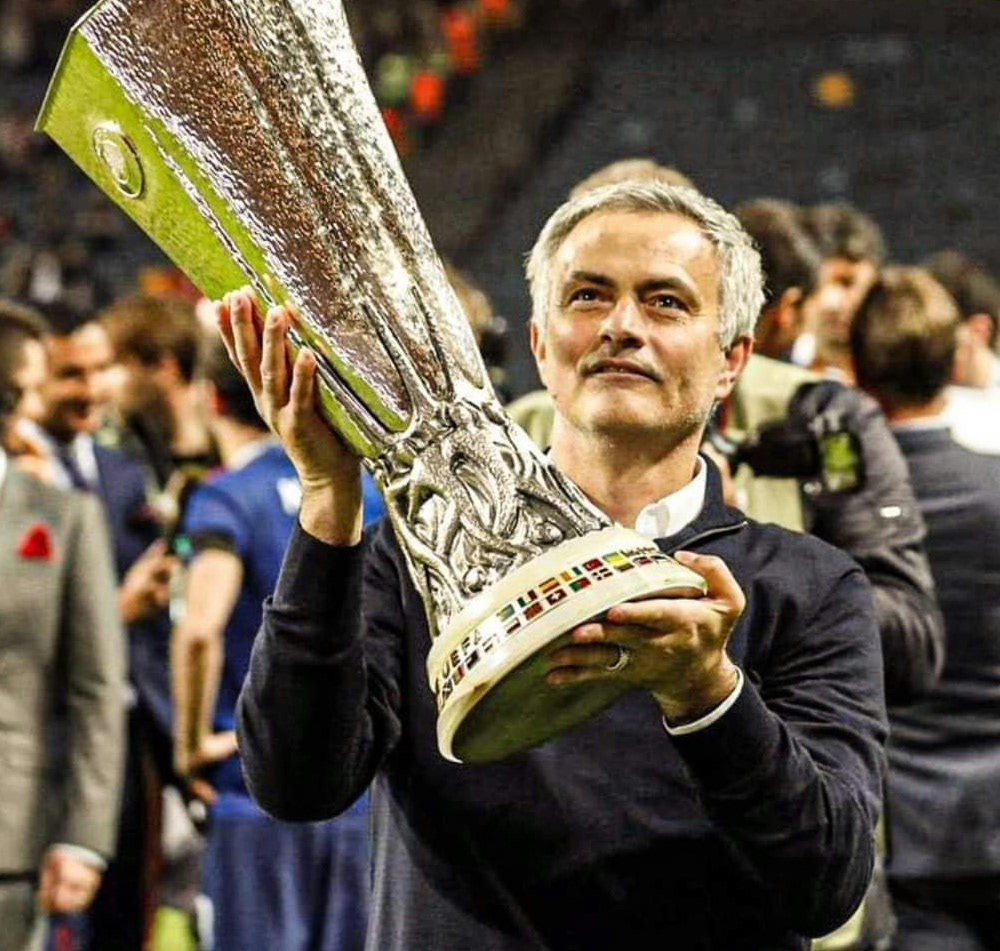 🔥🗣️Jose Mourinho: 

"Hayranlarıma ve istatistik sevdalılarına bir mesajım var. 14 yıldır Şampiyonlar Ligi'nde görev alıyorum ve 14 kez gruptan çıktım. Şampiyonlar Ligi'nde olmadığım iki sezonda da iki kez UEFA Avrupa Ligi'ni kazandım.Neden Fenerbahçe ’yi seçtiğimi şimdi anladın