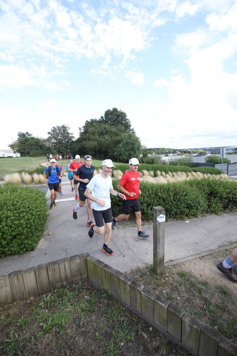 🏃‍♂️ <a href="/lesherbiers/">Les Herbiers</a>… station de trail ! #tourismesportif Une 1ère dans l’Est de la Vendée.

🌿 5 circuits trail (de 8 à 34 km) et un circuit VTT clé-en main, balisés et sécurisés autour du Mont des Alouettes.

📲 Pour les découvrir : rendez-vous sur l’appli « OnPiste » !