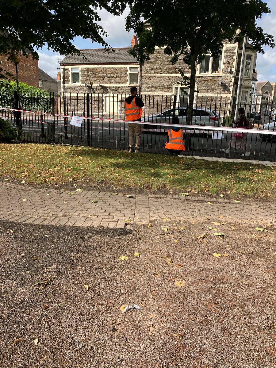 Community Payback Cardiff and the Vale of Glamorgan  team  refurbishing and paining fencing surrounding Dispenser Gardens Riverside Cardiff in partnership with Cardiff City Council parks department.
#Makingadifferenceinlocalcommunities.