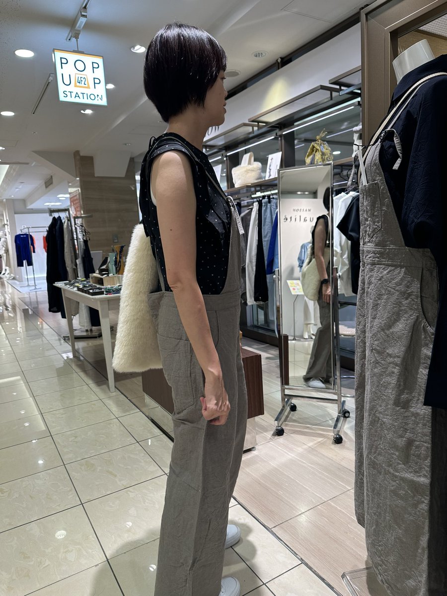 linenu_works's tweet photo. ラジオDJの@ChibiSanta さんが大阪髙島屋に遊びに来て下さり、サロペットを着て下さいました♪
お顔が小さく全体のバランスがいいので、何を着てもお似合いに😆

ただ今
大阪髙島屋4階
POPUP STATION 1,2
エスカレーター横にて出展中。企画展SLOW開催中
#知名度を上げたいので拡散してください https://t.co/TlXTTnQocs