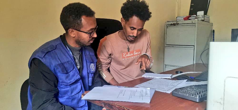 IOMEthiopia's tweet image. IOM’s role in promoting regular, safe, and orderly migration is pivotal, and in 2024 we have collaborated with the embassies of Germany, Norway, France, and Switzerland to verify the authenticity of documents 🔍📄 for more than 1,060 travelers leaving Ethiopia. #regularpathways