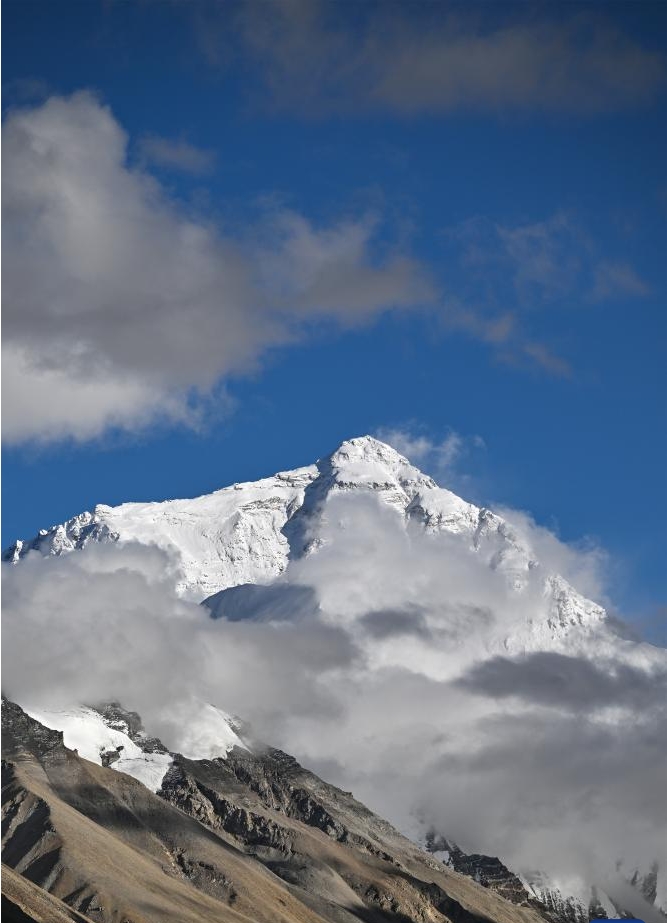 Guangming_Daily's tweet image. #Scenery of Mount Qomolangma in Xizang🏔️
This photo taken on Sept. 4, 2024 from the #Mount #Qomolangma base #camp in Tingri County of Xigaze #City in #China&apos;s Xizang Autonomous Region shows a #view of Mount Qomolangma.