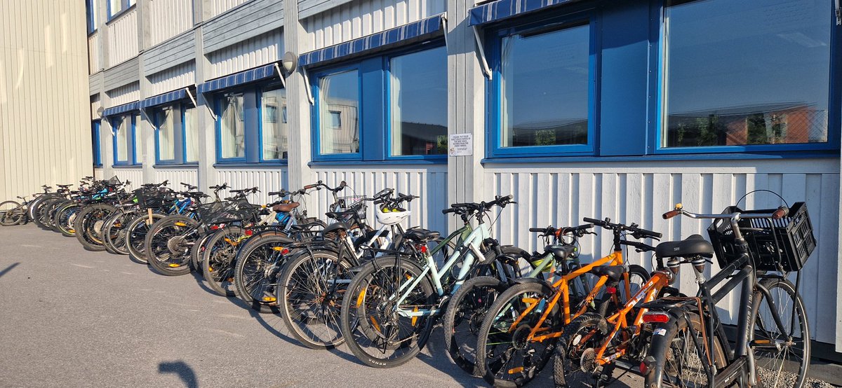 A great start to bike to school day. Full bike racks,  glorious sunshine and happy students. Thanks to Vlada and Misha for organising this event.